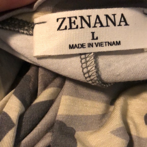 V-neck Short sleeve camo. Top - Picture 2 of 4